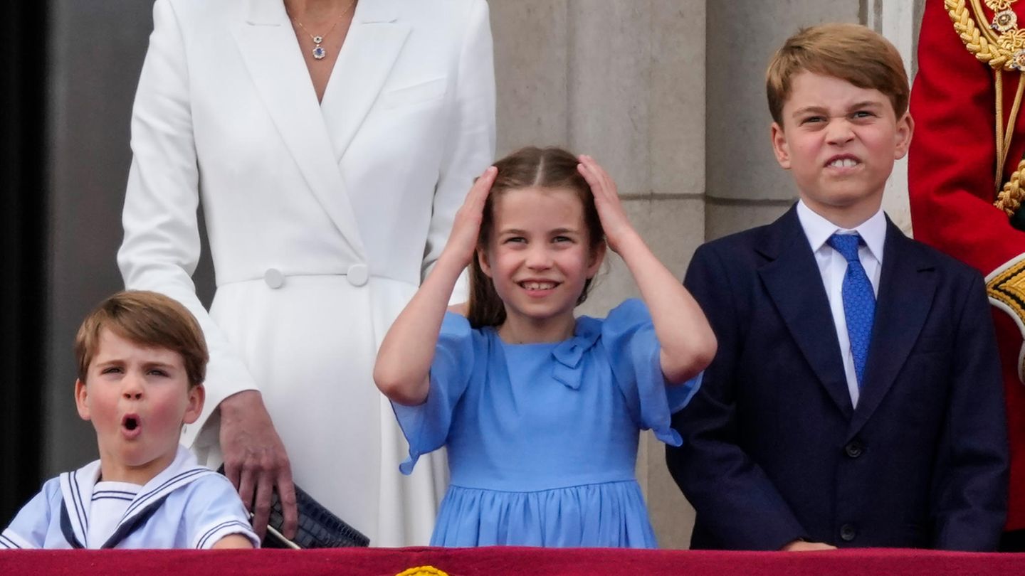 Großes Staunen bei Louis, Charlotte und George. Die jungen Royals schienen von der Parade beeindruckt.