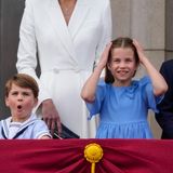 Großes Staunen bei Louis, Charlotte und George. Die jungen Royals schienen von der Parade beeindruckt.