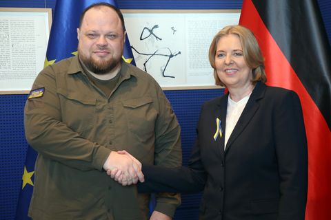 "Neuere Waffen sind effizienter": Der ukrainische Parlamentspräsident Ruslan Stefantschuk und Bundestagspräsidentin Bärbel Bas