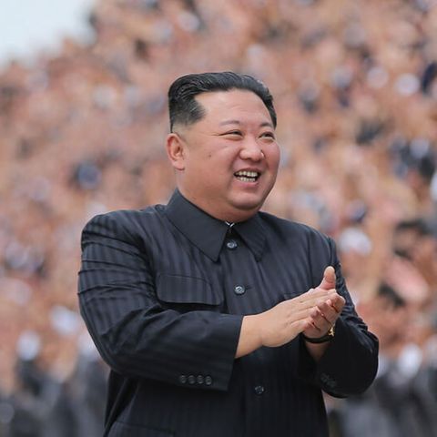 Nordkoreas Machthaber Kim Jong Un bei einer Militärparade