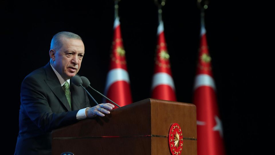 Der Präsident der Türkei, Recep Tayyip Erdogan, hält eine Rede