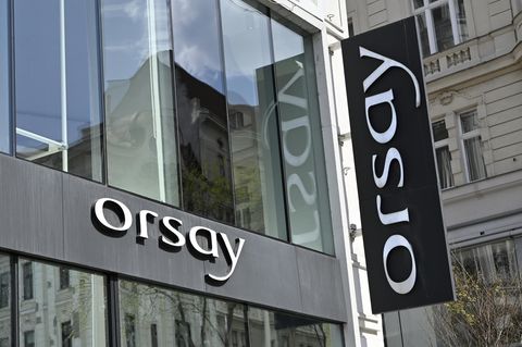 Das Gebäude einer Orsay-Filiale in Nahaufnahme