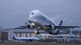 Platz 6: Airbus  Airbus beschäftigt an seinen deutschen Standorten rund 46.000 Mitarbeiter, was nach eigenen Angaben etwa der Hälfte aller Beschäftigten in der deutschen Luft- und Raumfahrtindustrie entspricht. Im Arbeitgeber-Ranking der Fachkräfte arbeitete sich der Konzern von Platz 9 auf Platz 6 vor.