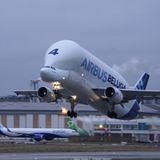 Platz 6: Airbus  Airbus beschäftigt an seinen deutschen Standorten rund 46.000 Mitarbeiter, was nach eigenen Angaben etwa der Hälfte aller Beschäftigten in der deutschen Luft- und Raumfahrtindustrie entspricht. Im Arbeitgeber-Ranking der Fachkräfte arbeitete sich der Konzern von Platz 9 auf Platz 6 vor.