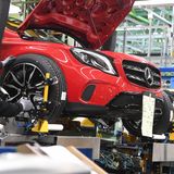 Platz 5: Daimler / Mercedes Benz  Der Stuttgarter Autobauer erfreut sich bei Fachkräften anhaltend hoher Beliebtheit und landet wie im Vorjahr auf Rang 5 des Arbeitgeber-Rankings. 6,2 Prozent der Befragten würden sich hier am ehesten bewerben.