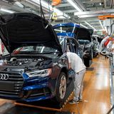 Platz 2: Audi  Der beliebteste Autobauer und insgesamt auf dem zweiten Rang: Die zum VW-Konzern gehörende Audi AG. Rund die Hälfte der weltweit 85.000 Audi-Mitarbeiter arbeitet am Stammsitz Ingolstadt, weitere 15.000 in Neckarsulm und 9000 in Zwickau.