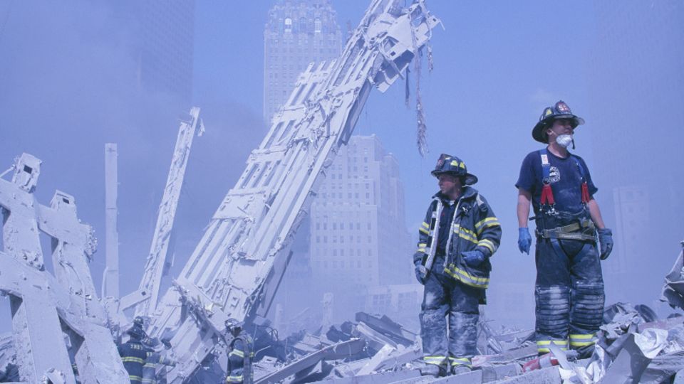 Feuerwehrleute in den Trümmern am 11. September 2001