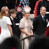 Prinz Edward, jüngster Sohn der Queen, kam mit seiner Frau Sophie und den beiden gemeinsamen Kindern Lady Louise Windsor und James, Viscount Severn.
