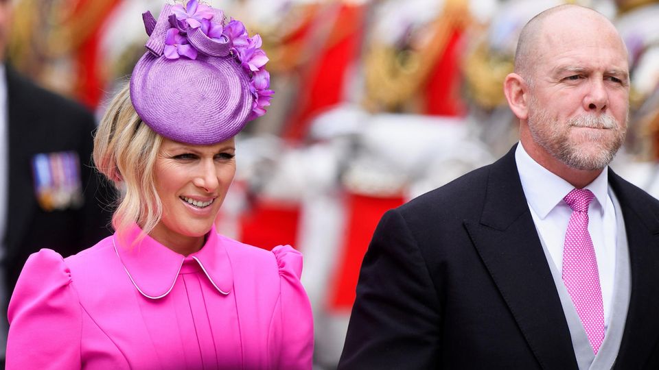 Zara Tindall und ihr Mann Mike gehörten ebenfalls zu den geladenen Gästen. Die 41-Jährige ist die Tochter von Prinzessin Anne und damit eine Enkelin der Queen.