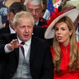Der britische Premierminister Boris Johnson und seine Frau Carrie. Der 57-Jährige ist bei seiner Ankunft vor der St. Paul's Kathedrale ausgebuht worden. Johnson steht wegen der "Partygate"-Affäre um Lockdown-Partys in der Downing Street innenpolitisch immens unter Druck.