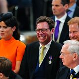 Prinz Harry gut gelaunt neben seiner Cousine Prinzessin Eugenie und deren Mann Jack Brooksbank