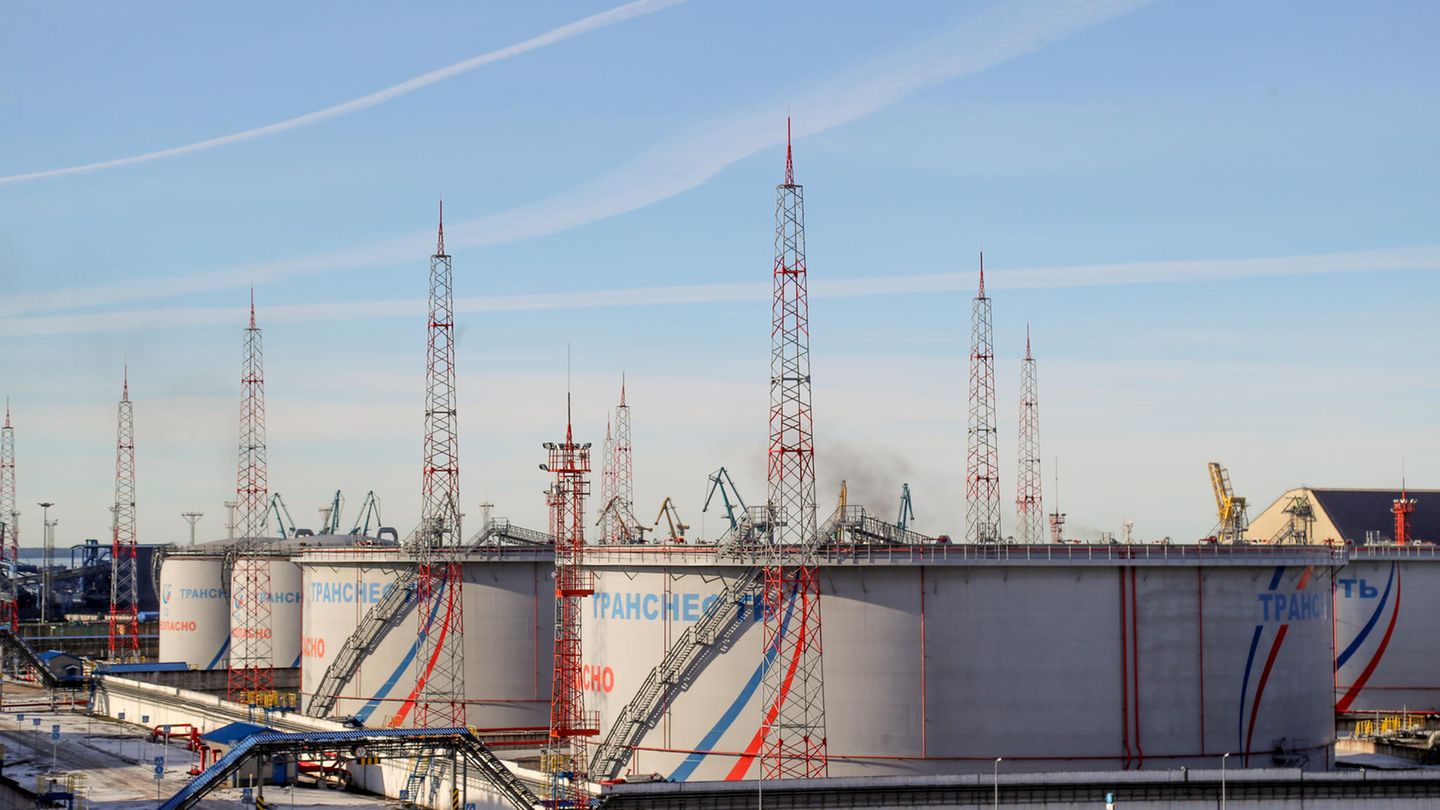 Where does Russian oil go