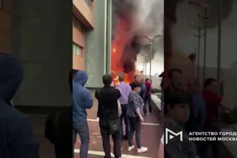 Video: Moskau: Großbrand in Bürogebäude