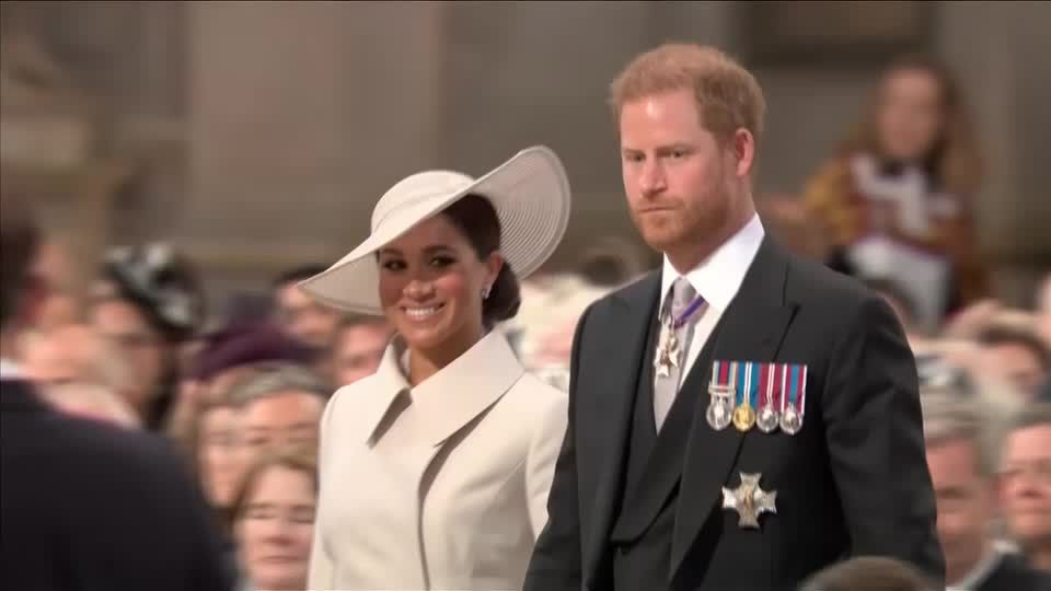 Video: Thronjubiläum: Harry und Meghan beim Dankgottesdienst