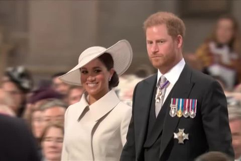 Video: Thronjubiläum: Harry und Meghan beim Dankgottesdienst