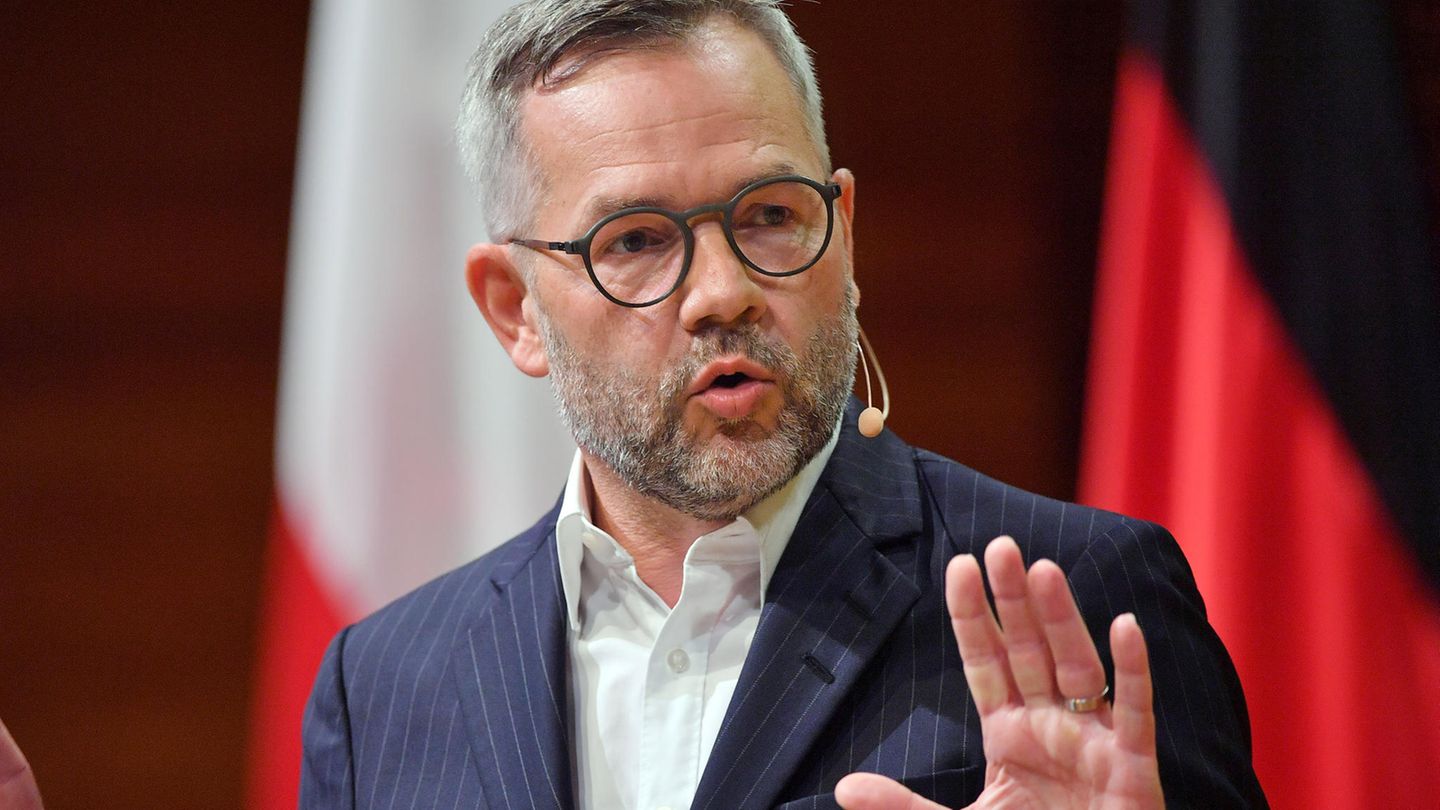 Michael Roth: SPD politician takes time out because of mental problems