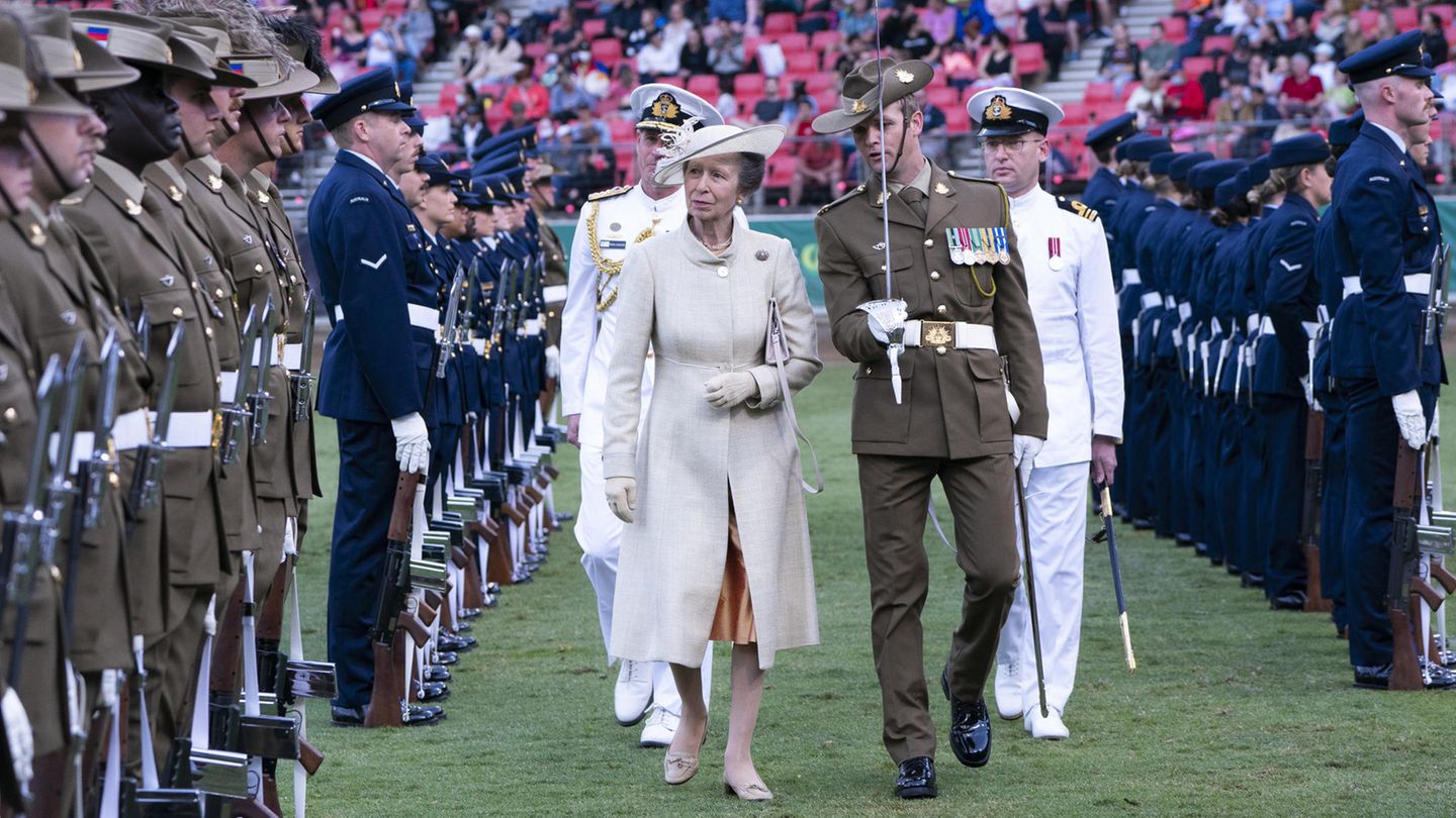 Australia distances itself from Queen Elizabeth II.