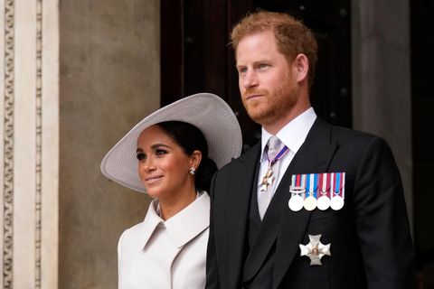 Prinz Harry und seine Frau Meghan bei dem Gedenkgottesdienst zu den Feierlichkeiten des 70. Thronjubiläums von Queen Elizabeth II.
