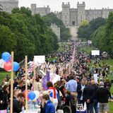 Ordentlich Betrieb herrscht auch beim "Big Jubilee Lunch on The Long Walk" in Windsor