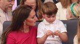 Prinz Louis bekommt beim Thronjubiläum eine Süßigkeit