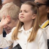 Prinzessin Charlotte winkt beim Thronjubiläum