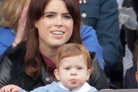 Prinzessin Eugenie und ihr Sohn August verfolgten den Festzug zum Thronjubiläum.