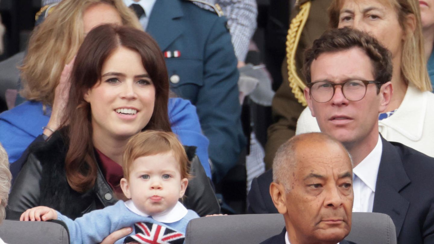 Prinzessin Eugenie und ihr Sohn August verfolgten den Festzug zum Thronjubiläum.