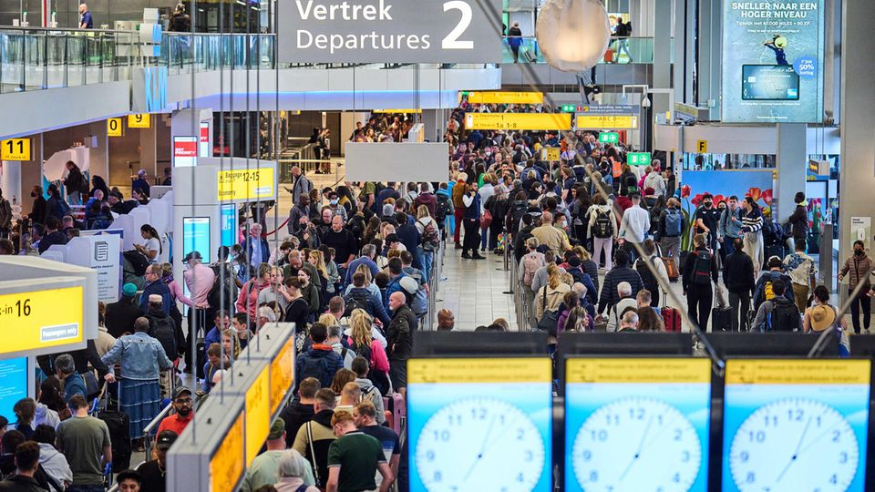 Long queues at Amsterdam Airport Schiphol