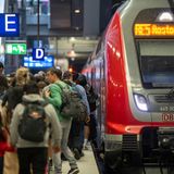 Regionalzug der Linie RE5 nach Rostock