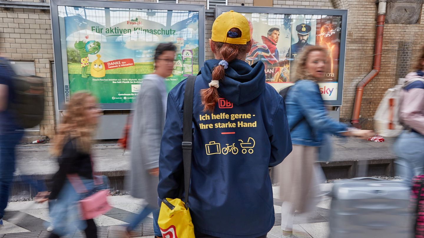 Mitarbeiterin der Deutschen Bahn