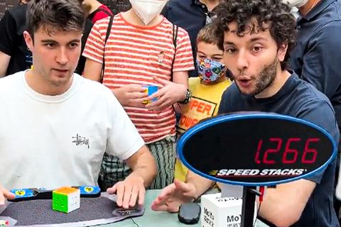 Faktencheck: Mann löst Rubiks Cube (Zauberwürfel) in 1,2 Sekunden: