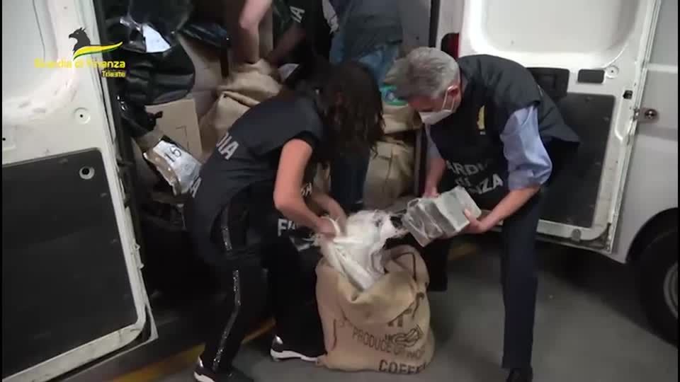 Video: Italien: Großer Schlag gegen Drogenschmuggler Video: Italien: Großer Schlag gegen Drogenschmuggler