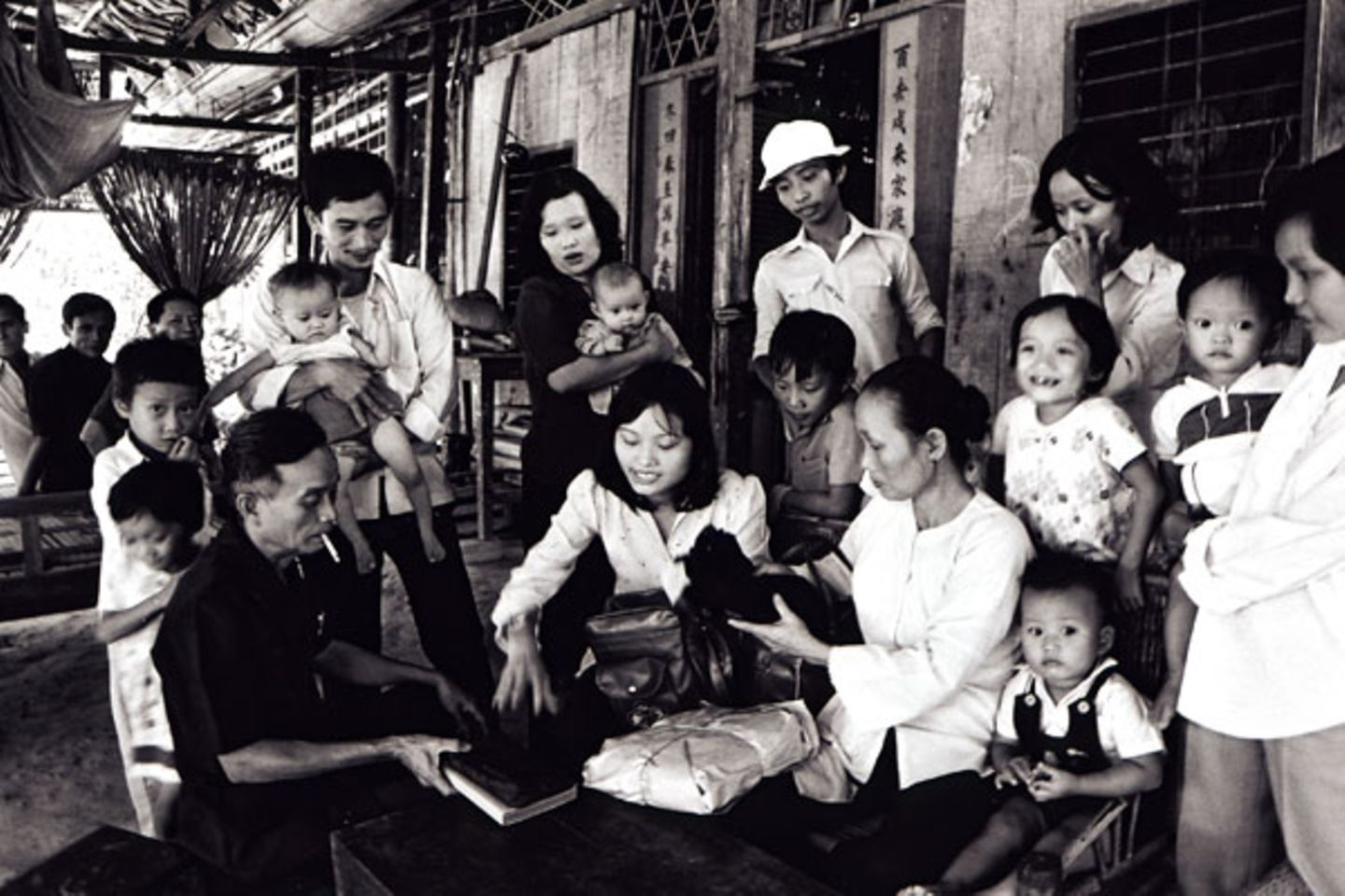 Kim Phuc bei einem ihrer Heimatbesuche in Vietnam. Die junge Frau war nach ihrem Besuch in Deutschland 1984 nicht mehr in ihre Heimat zurückgekehrt. Sie studierte in Kuba und lernte dort ihren Mann kennen, mit dem sie nach Kanada zog und zwei Kinder hat.