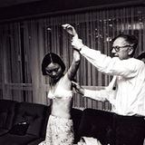 1984 gelang es Kretz , die 21-jährige Phuc von Vietnam nach Deutschland zu bringen. Hier behandelte Professor Rudolf Zellner von der Unfallklinik Ludwigshafen ihre Brandnarben.