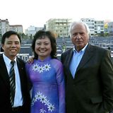 Kim Phuc mit ihrem Mann und stern-Fotograf Perry Kretz, den sie stets "Papa Perry" nannte, bei einem Besuch 2005 in Berlin
