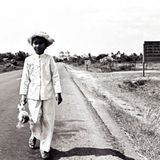 Kim Phuc auf der Nationalstraße 1. Hier flüchtete sie Jahre zuvor schreiend und verbrannt vor dem Bombeninferno