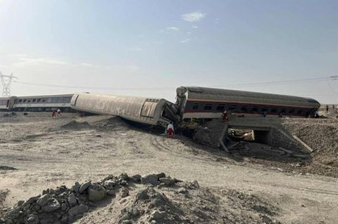 Entgleister Zug im Iran