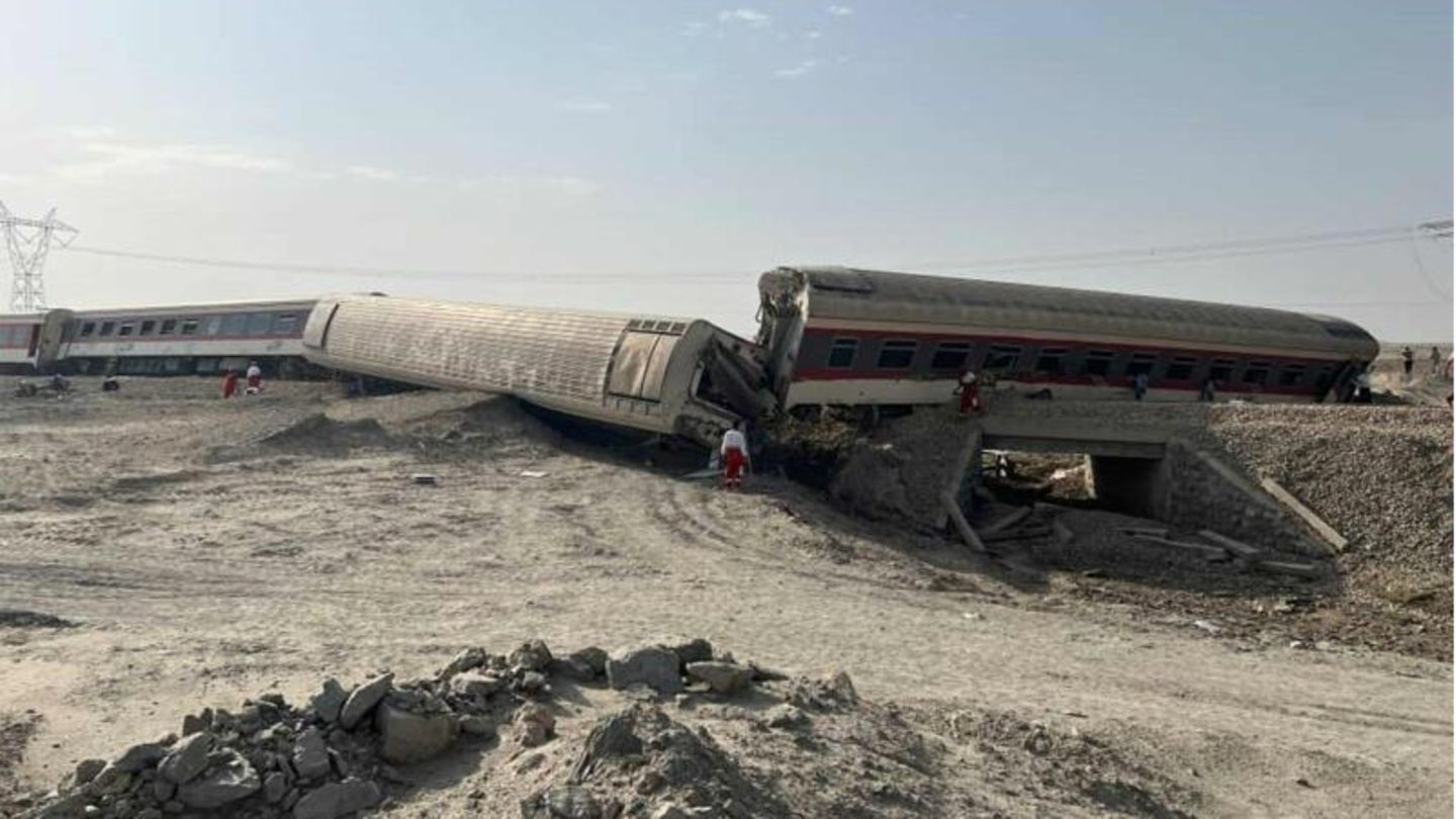 Entgleister Zug im Iran