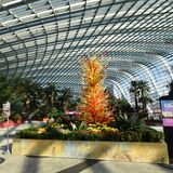 An vielen Stellen in den Gewächshäusern und im Park findet man Kunstwerke