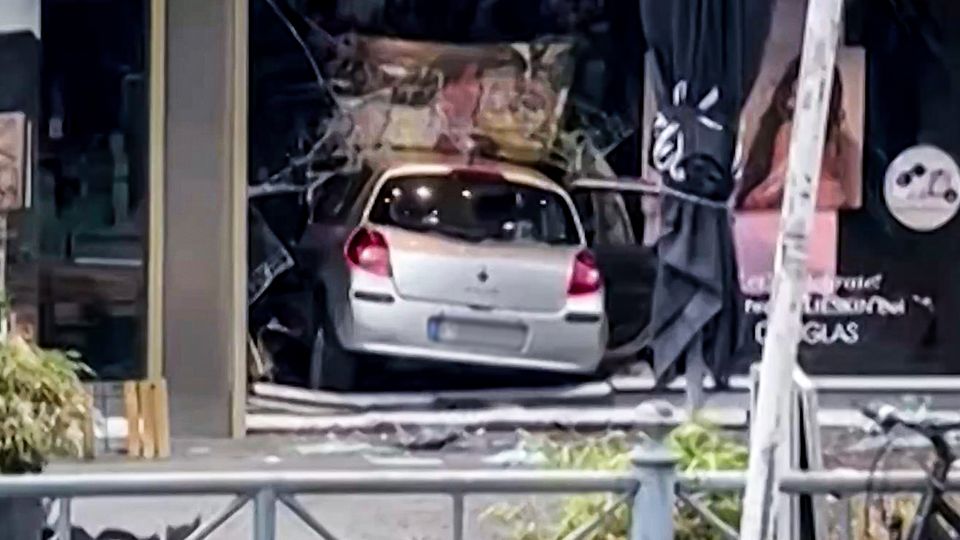 Berlin-Breitscheideplatz: Fahrzeug fährt in Menschenmenge – ein Toter Berlin-Breitscheideplatz: Fahrzeug fährt in Menschenmenge – ein Toter
