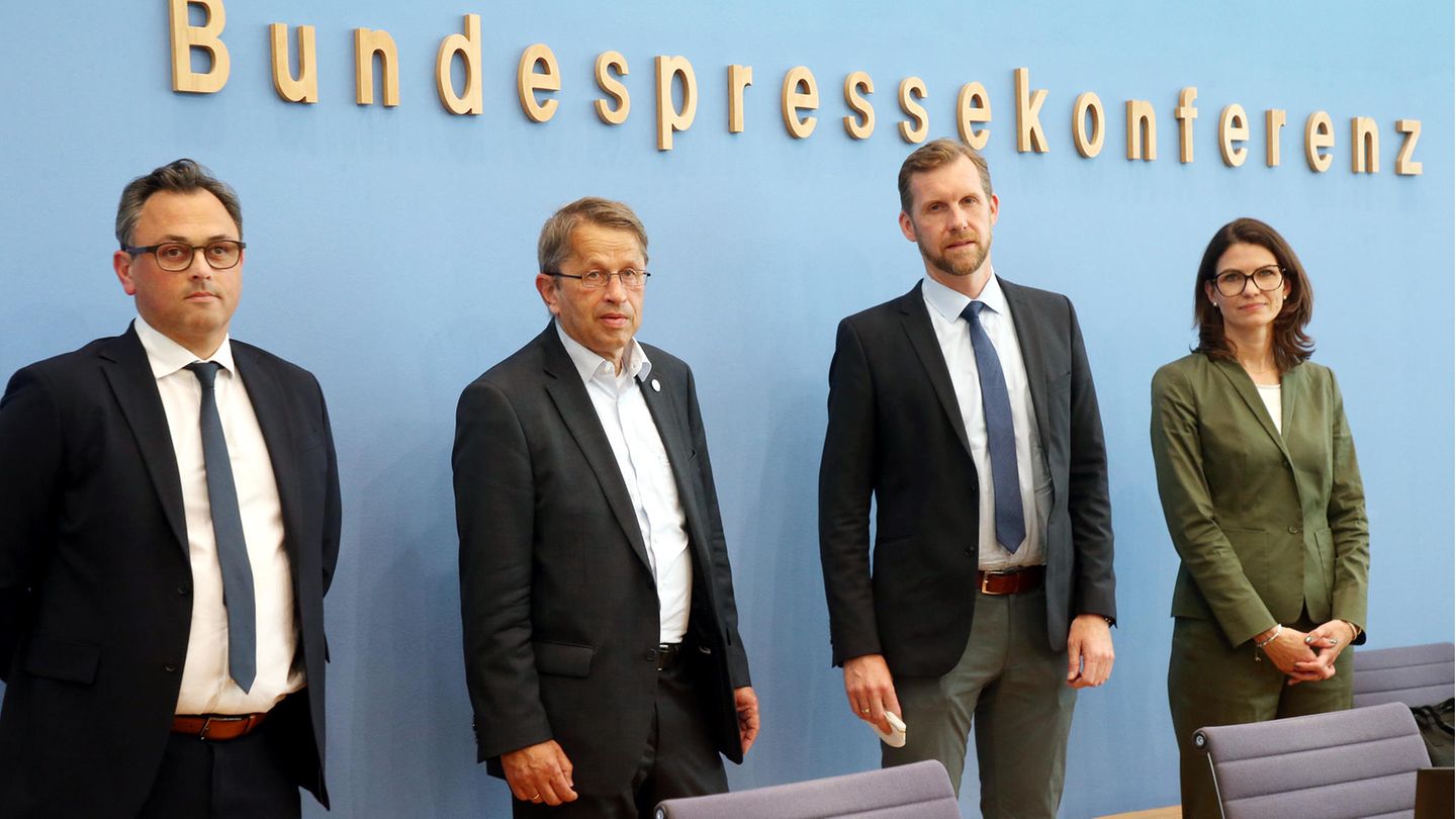 Der Expertenrat Corona vor seiner Pressekonferenz Der Expertenrat Corona vor seiner Pressekonferenz