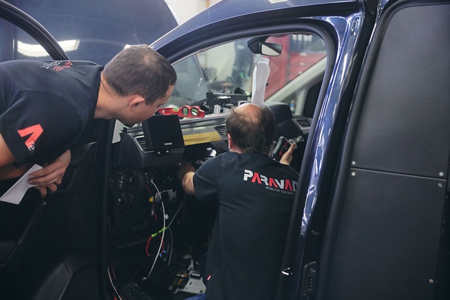 Das Umbauen der Autos erfolgt in aufwendiger
Handarbeit Das Umbauen der Autos erfolgt in aufwendiger
Handarbeit