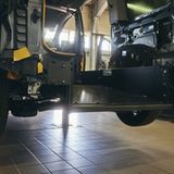 Beim Umbau muss meistens der gesamte Boden zwischen A- 
und B-Säule durch einen ebenen Boden ersetzt werden