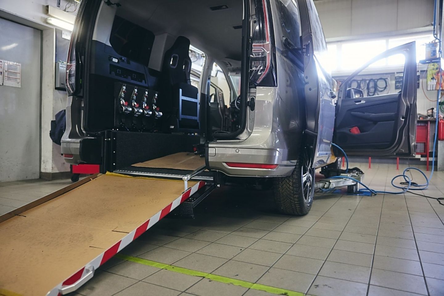 Der behindertengerechte Umbau eines Autos dauert bis 
zu 800 Stunden