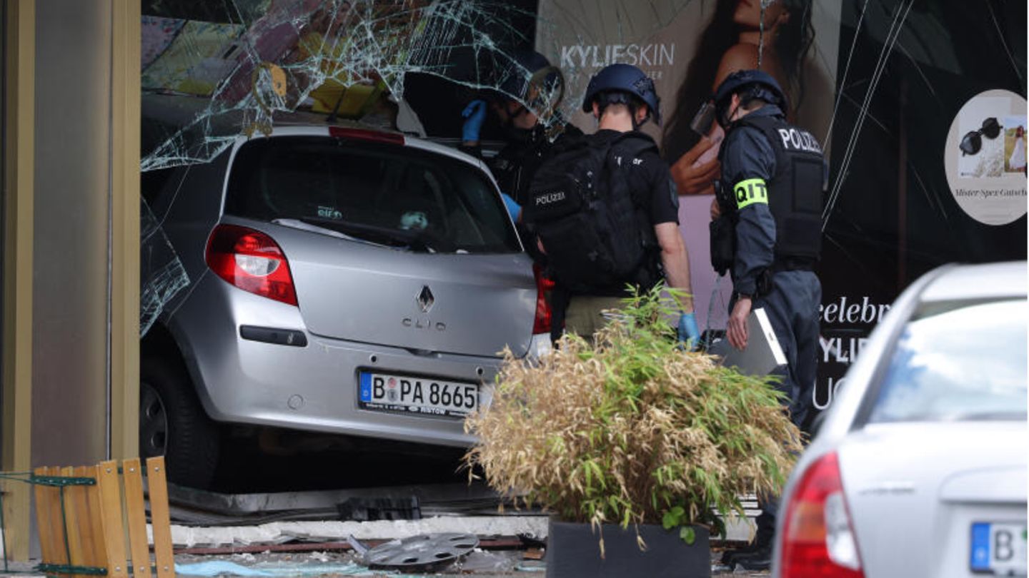 Berlin: Die Todesfahrt endete im Schaufenster einer Douglas-Filiale
