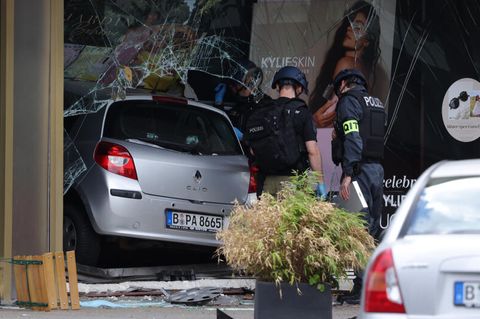 Berlin: Die Todesfahrt endete im Schaufenster einer Douglas-Filiale
