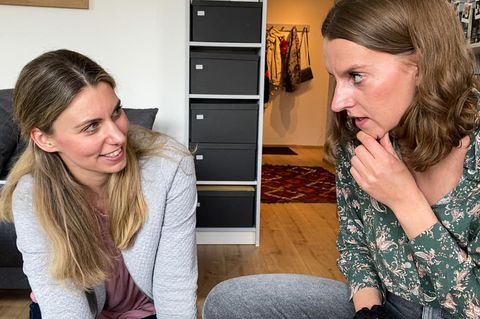 Ordnung in kleinen Räumen: Ordnungscoach zeigt, wie man aussortiert (Video)