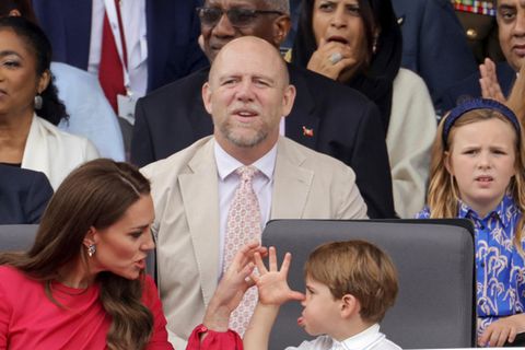 Bei der Parade saß Mike Tindall mit seiner Tochter Mia hinter Herzogin Kate und Prinz Louis