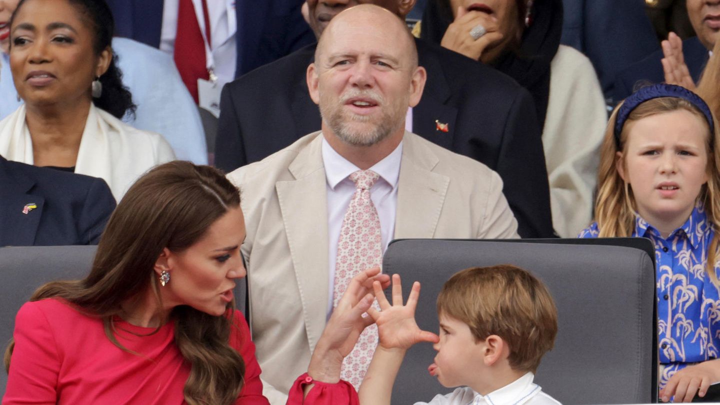 Bei der Parade saß Mike Tindall mit seiner Tochter Mia hinter Herzogin Kate und Prinz Louis