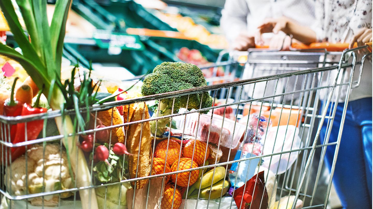 Shopping at the discounter: consumer experts give important savings tips